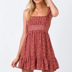 princess polly red floral dress. size small. never born like new.